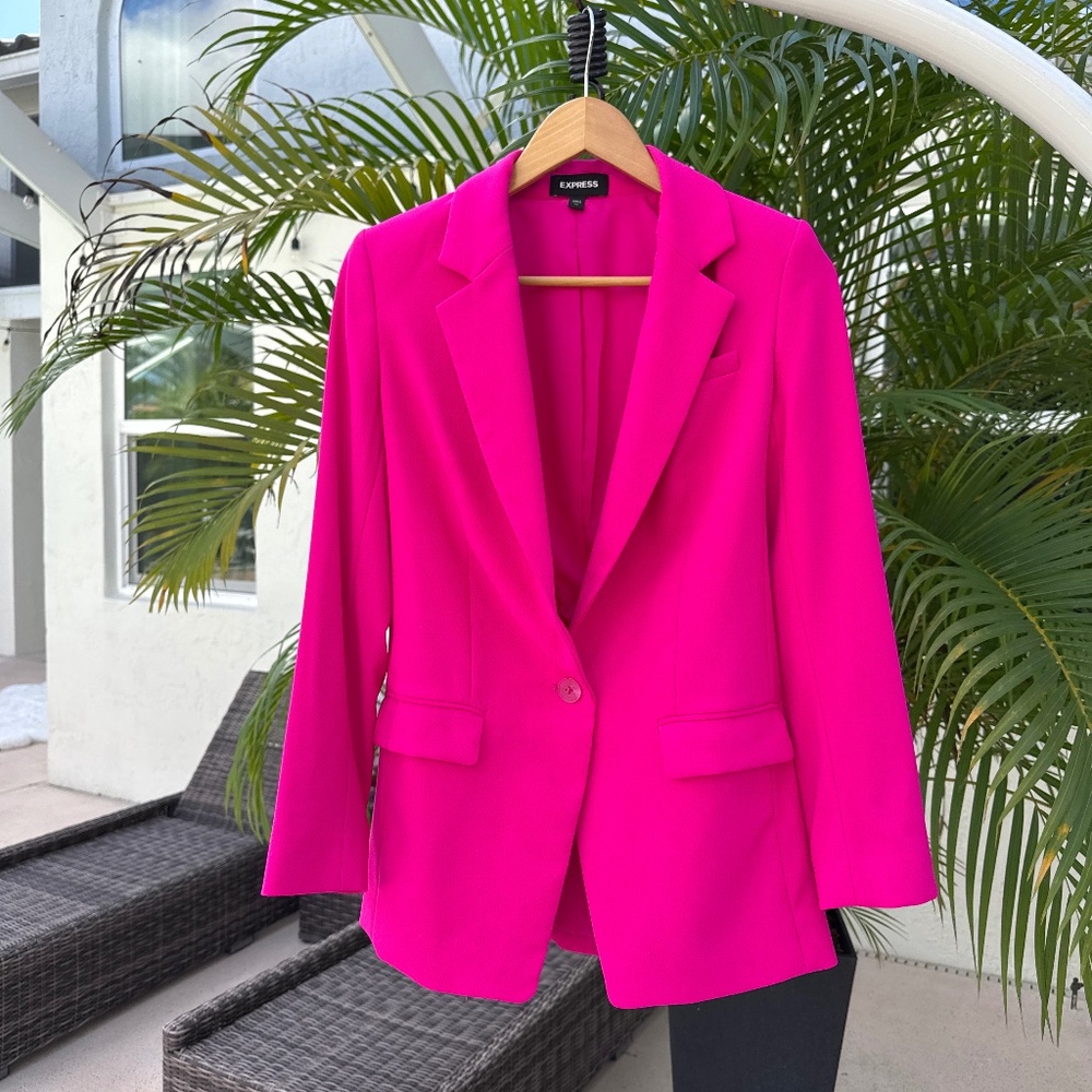 Suit - Picture 2 of 14